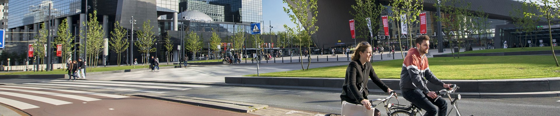 Rotterdam Station Gespiegeld